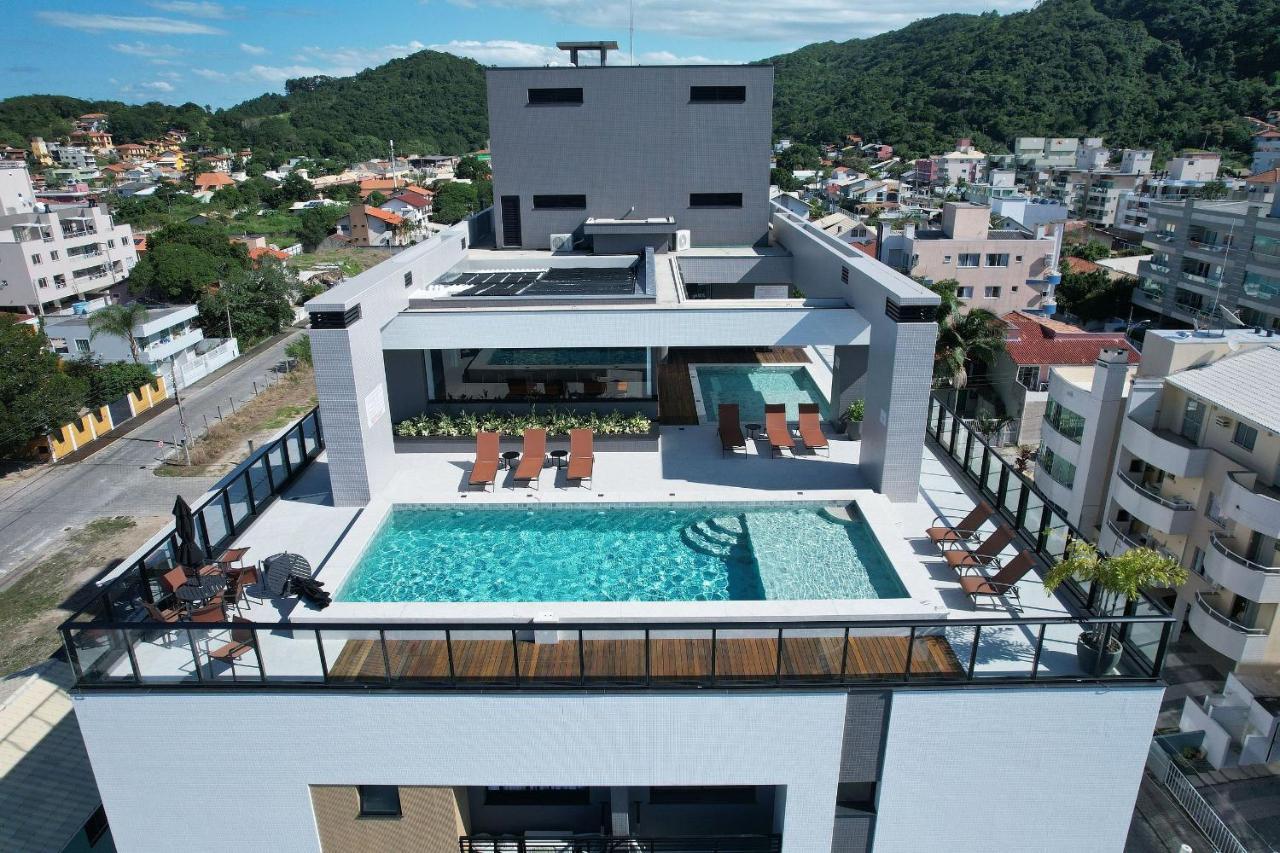 Adra 301 - Apartamento No Centro De Bombinhas - Rooftop Com Piscina E Academia - A Poucos Metros Da Praia - Exterior photo